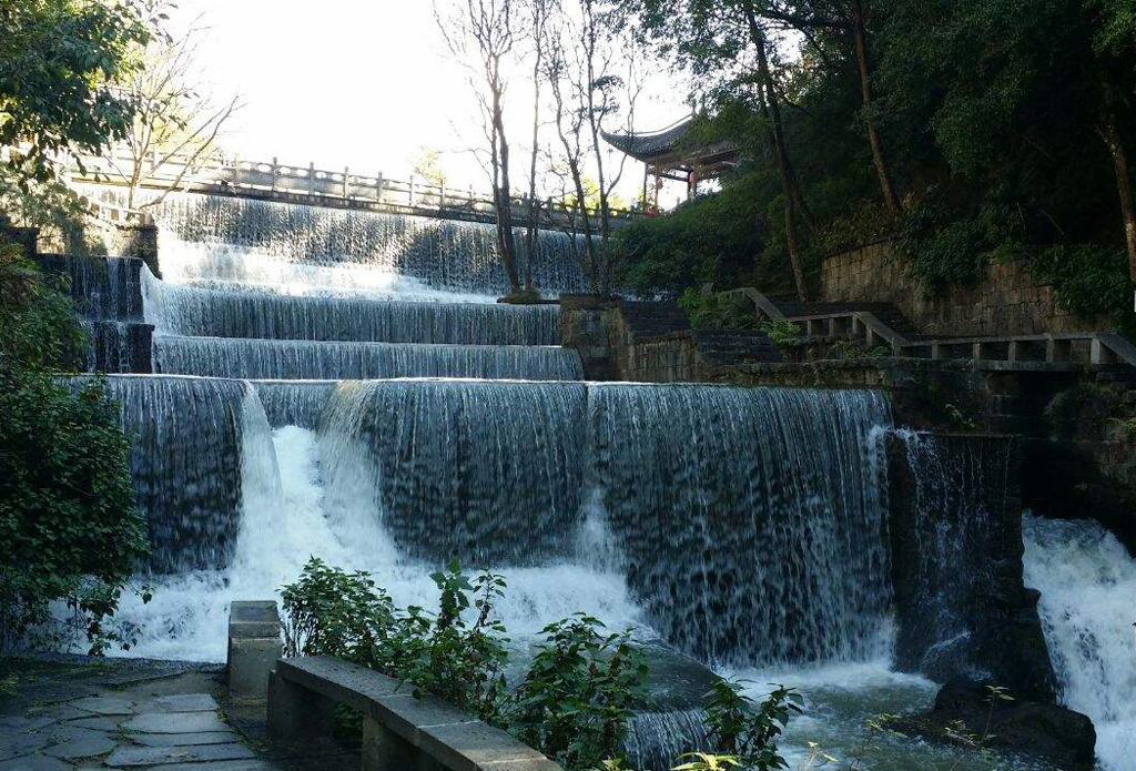 叠水河